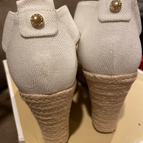 Michael Kors Canvas Wedge sandal - Picture 3 of 6